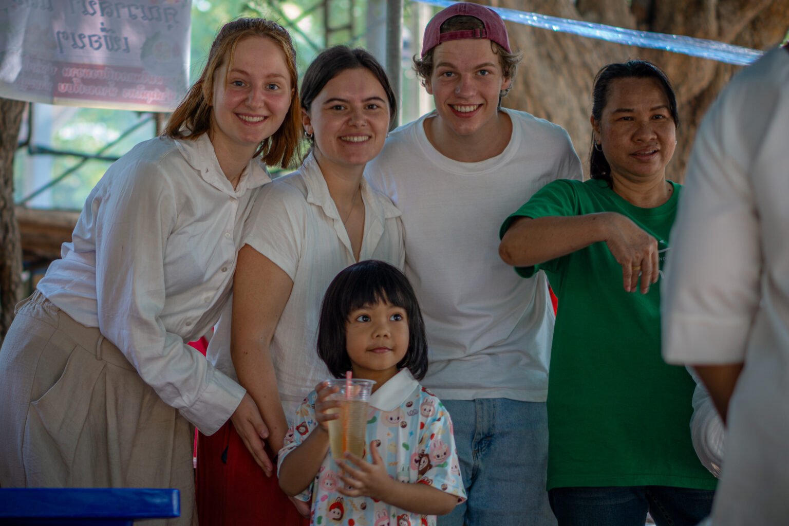 Malee und Lorenz mit Freunden in Bangkok